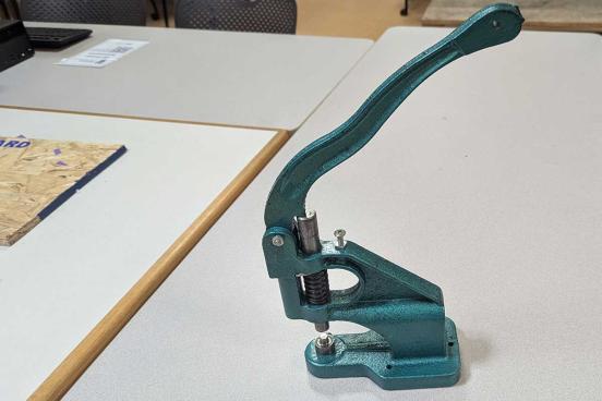 Green grommet